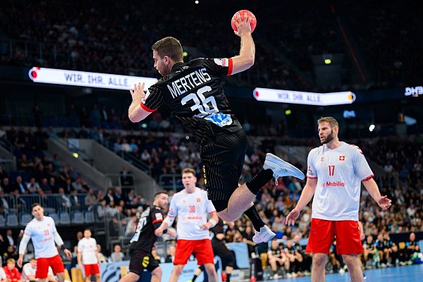 Lukas Mertens glaubt an weitere erfolgreiche Turniere der deutschen Handballer. - © Marco Wolf/dpa