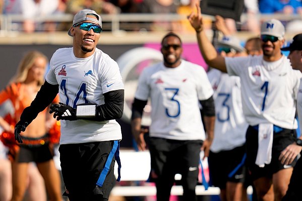 NFL-Profis wie Amon-Ra St. Brown sind einer Teilnahme an den Olympischen Spielen einen großen Schritt näher gekommen. - © John Raoux/AP/dpa