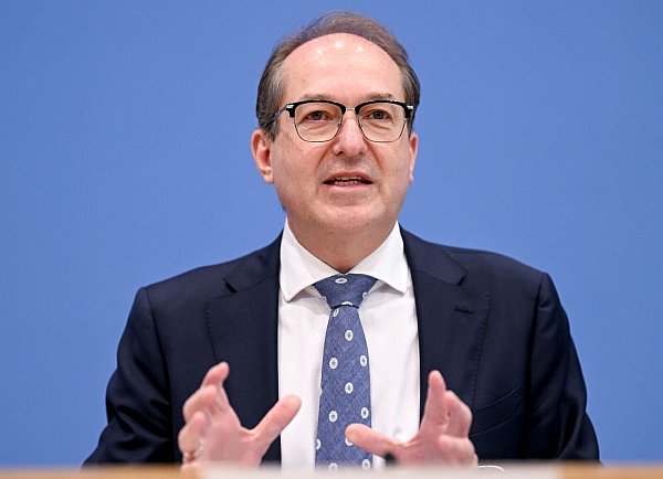 Zu der Entsendung der Bundespolizisten hat sich Bundesinnenminister Alexander Dobrindt (CSU) mit Außenminister Johann Wadephul (CDU) abgestimmt. - © Britta Pedersen/dpa