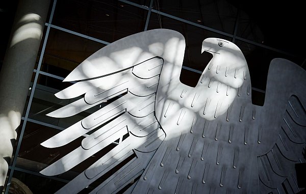 Union und SPD wollen für mehr Verteidigungsausgaben die Schuldenbremse lockern (Symbolbild) - © Kay Nietfeld/dpa