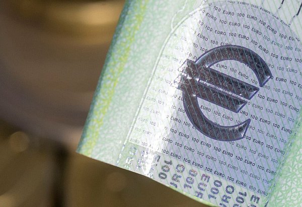 Die Zinssenkungen der EZB wirken sich für Sparer negativ aus (Symbolbild) - © Hendrik Schmidt/dpa