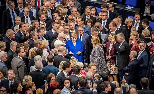 Mit einer historischen Entscheidung hat der Bundestag im Juni 2017 Ja zur Ehe für alle gesagt. - © dpa
