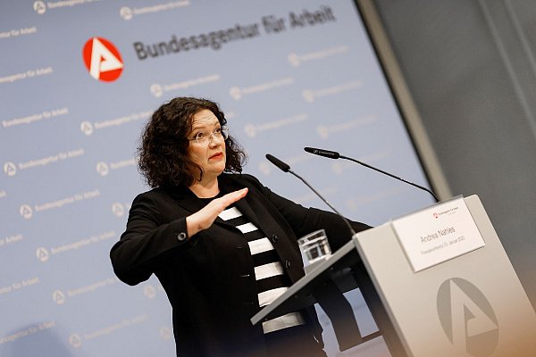 Die Nachfrage nach Arbeitskräften in Deutschland bleibt auch im Oktober schwach. - © Daniel Löb/dpa