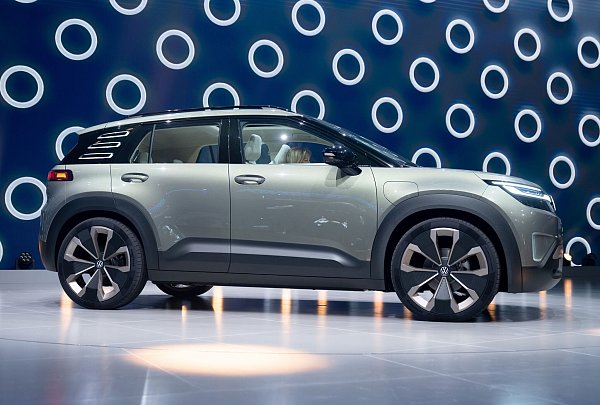 Auch der VW ID. Cross wir vorerst nur als Studie gezeigt. - © Sven Hoppe/dpa