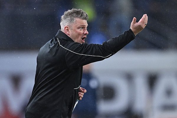 Paderborns Trainer Lukas Kwasniok verlor mit seinem Team erstmals nach fünf Spielen wieder. - © David Inderlied/dpa