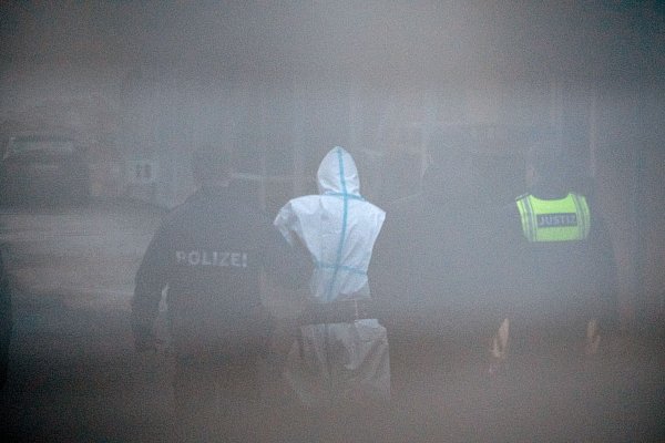 Der Beschuldigte ist in einem psychiatrischen Krankenhaus untergebracht. (Archivbild) - © Daniel Vogl/dpa