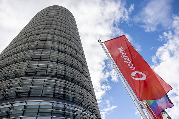 Vodafone möchte bald Refurbished-Handys verkaufen, die Telekom und O2 machen das bereits. - © Thomas Banneyer/dpa