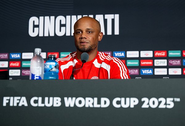 Für Bayern-Trainer Vincent Kompany ist Leroy Sané in der ersten Phase der Club-WM noch «wichtig». - © Sven Hoppe/dpa