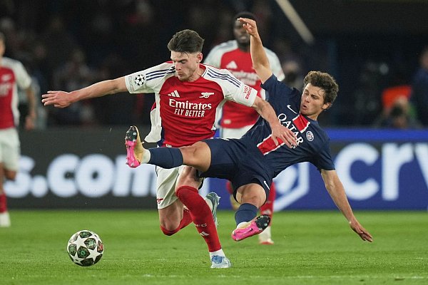 Beide Teams schenkten sich nichts. - © Thibault Camus/AP/dpa