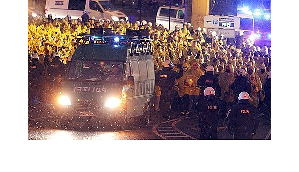 Dresdner Hooligans zu 16.000 Euro Geldstrafe verurteilt - © Bielefeld
