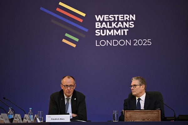 Merz konkretisierte seinen Aussagen bei einer Pressekonferenz in London. - © Chris Ratcliffe/PA Wire/Pool/dpa