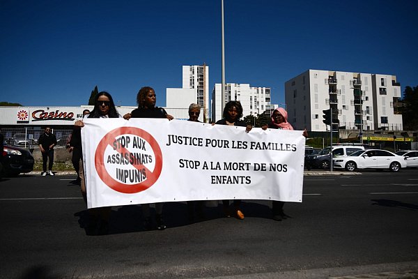 In den von Drogengewalt beherrschten Viertel in Marseille protestieren Bewohner und Betroffene gegen den Rauschgifthandel (Archivbild). - © Christophe Simon/AFP/dpa