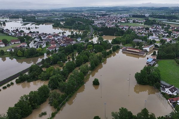 Teile von Meckenbeuren im Süden Baden-Württembergs sind überschwemmt. - © Felix Kästle/dpa