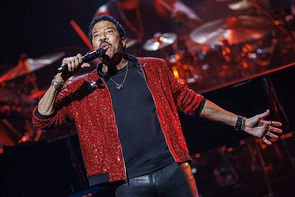 Lionel Richie erinnert sich gern an die Aufnahmen zu «We Are The World» zurück. Den Song schrieb er gemeinsam mit Michael Jackson. - © Valentin Flauraud/KEYSTONE/dpa