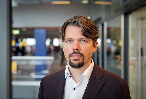 Jan Philipp Thomeczek forscht über das Bündnis Sahra Wagenknecht. - © Soeren Stache/dpa