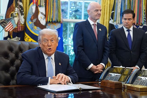 Dank des FIFA-Passes bekommen Ticketinhalber bevorzugt einen Termin für ein US-Visum. - © Evan Vucci/AP/dpa