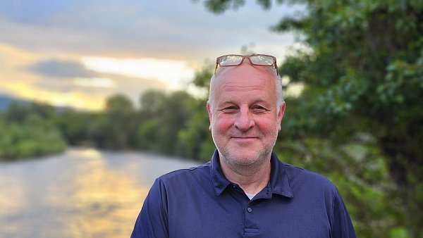 Bürgermeister Barth möchte den höchsten Punkt im Saarland gerne wieder in seiner Gemeinde Weiskirchen sehen. (Handout) - © Stephan Barth/dpa