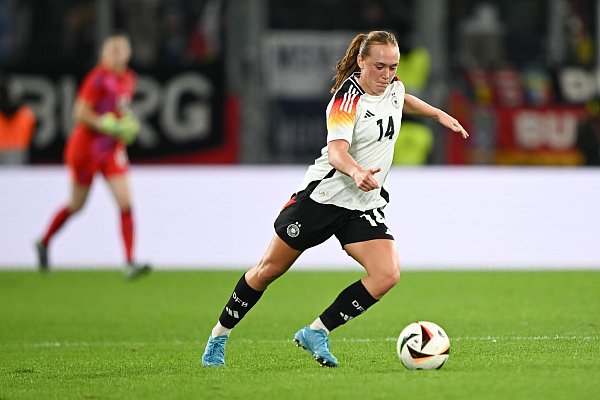Lisanne Gräwe durfte gegen Australien von Beginn an ran. - © Sebastian Christoph Gollnow/dpa