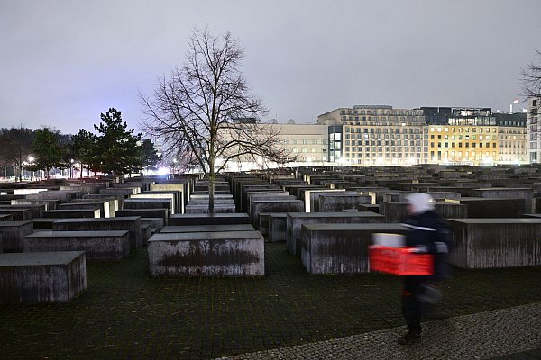 Die Tat ereignete sich am Holocaust-Mahnmal. - © Sebastian Gollnow/dpa