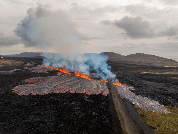 Unklar ist, wie lange der Ausbruch diesmal dauern wird. - © Marco di Marco/AP/dpa