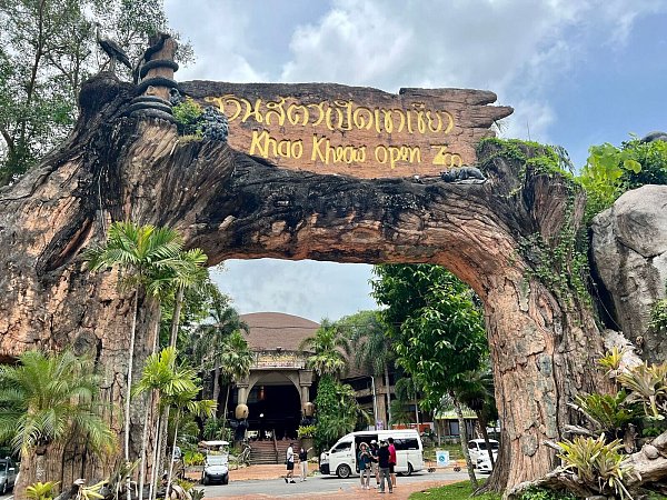 Der Khao Kheow Open Zoo in der Provinz Chonburi beherbergt etwa 3.000 Tiere. - © Carola Frentzen/dpa