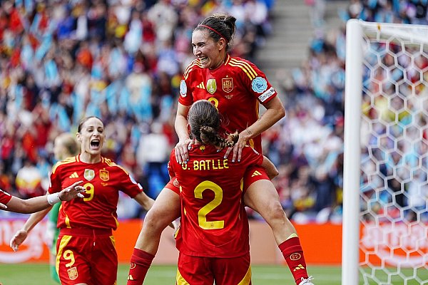 Mariona Caldentey feiert ihren Führungstreffer zum 1:0. - © Peter Byrne/PA Wire/dpa