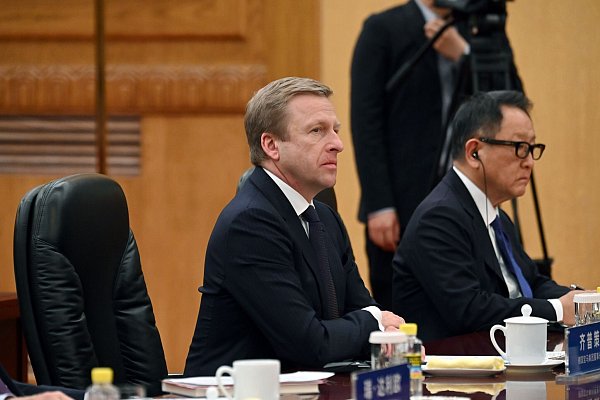 BMW-Vorstandschef Oliver Zipse betont die Wichtigkeit des chinesischen Marktes. - © Johannes Neudecker/dpa