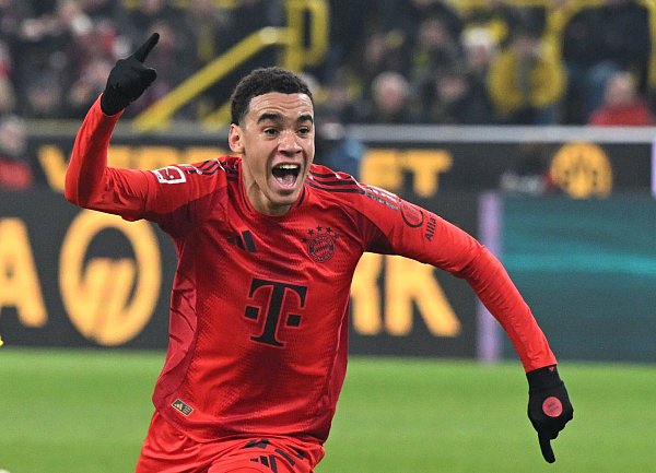 Auf ihn kommt\\\'s beim FC Bayern ohne Harry Kane noch mehr an: Jamal Musiala, hier beim Torjubel nach dem Kopfball zum 1:1 in Dortmund. - © Federico Gambarini/dpa