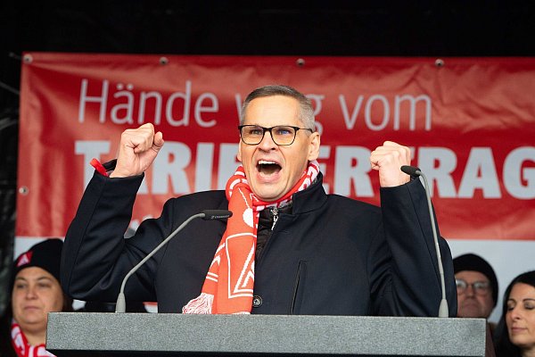 IG-Metall-Bezirksleiter Thorsten Gröger warnt vor einer Eskalation ab 1. Dezember. - © Alicia Windzio/dpa
