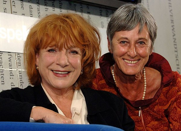 Gercke blieb mit Bella-Block-Darstellerin Hannelore Hoger (links) befreundet. (Archivbild) - © Jan Woitas/dpa-Zentralbild/dpa