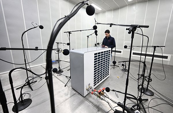 Viele Bosch-Produkte sind gerade nicht so stark gefragt - auch Wärmepumpen nicht. (Archivbild) - © Bernd Weißbrod/dpa