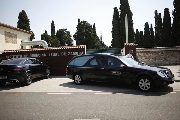 Die Trauerfeier für den portugiesischen Fußball-Nationalspieler und seinen Bruder findet am Samstag an ihrem Heimatort Gondomar in Portugal statt. - © Paloma V. Escarpa/AP/dpa