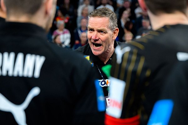 Bundestrainer Alfred Gislason war mit dem Auftritt der DHB-Auswahl in der Türkei phasenweise nicht zufrieden. - © Marco Wolf/wolf-sportfoto/dpa