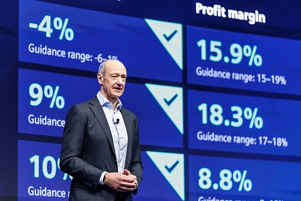 Siemens hat unter Konzernchef Roland Busch das dritte Jahr in Folge mit einem Rekordgewinn beendet. - © Matthias Balk/dpa