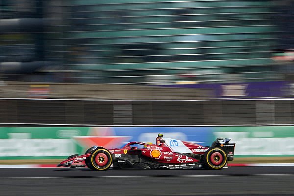 Lewis Hamilton überraschte mit seinem ersten Erfolgserlebnis für Ferrari. - © Andy Wong/AP/dpa