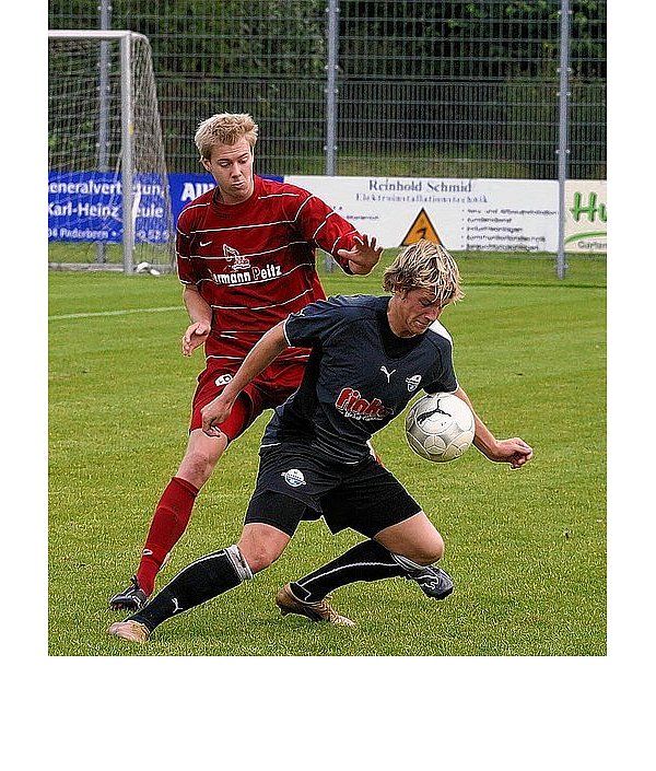 Tim-Philipp Brandner (r.) und die U23 des SC Paderborn 07 möchten gegen die TuS Dornberg endlich wieder ein Tor erzielen. - © FOTO: MARK HEINEMANN