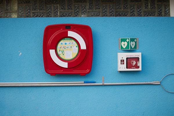 Auch in der Ersten Hilfe spielen Geschlechterunterschiede eine Rolle. - © Jörg Carstensen/dpa