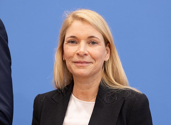 Die EVG stimmte im Aufsichtsrat sogar gegen Berufung der neuen Bahnchefin, Evelyn Palla - aus Protest gegen Rompf. (Archivbild) - © Andreas Gora/dpa