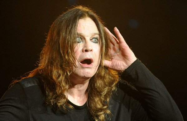 Ozzy Osbourne spielte gerne mit den dunklen Aspekten des Lebens - allerdings stets mit einem Augenzwinkern. Er traf dabei bei Millionen Menschen einen Nerv. - © picture alliance / dpa