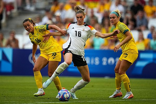 Sorgte für viel Wirbel: Jule Brand. - © Daniel Cole/AP/dpa