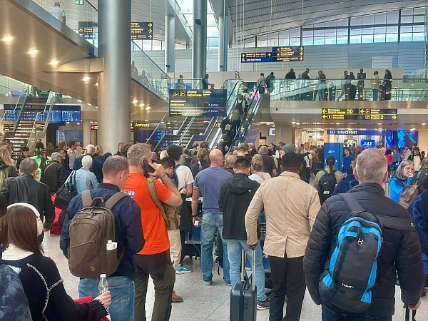 Die Lage am Flughafen Kopenhagen am Vormittag. - © Steffen Trumpf/dpa