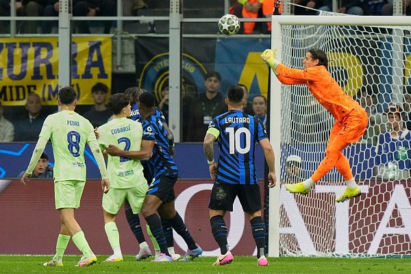 Yann Sommer war der beste Spieler beim Fußball-Spektakel. - © Luca Bruno/AP/dpa