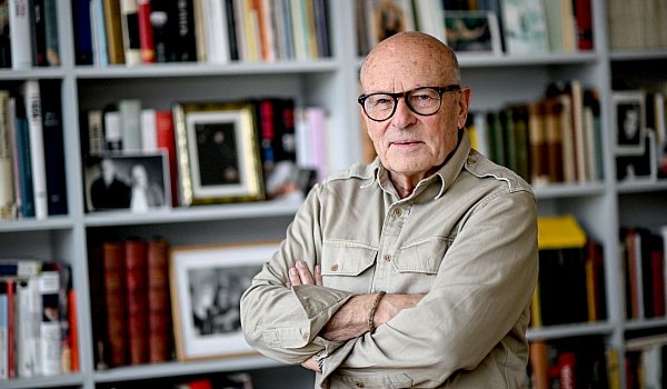 Meister der Literaturverfilmung in Deutschland ist Volker Schlöndorff. Lange bevor «The Handmaid’s Tale – Der Report der Magd» ein Welthit wurde, hatte er schon einen Film nach dem Buch von Margaret Atwood gemacht. - © Britta Pedersen/dpa