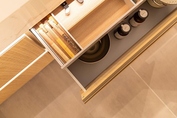 Neue Standardtiefen für mehr Nutzvolumen oder dünnere Zargen sorgen für zusätzlichen Stauraum. - © AMK/dpa-tmn