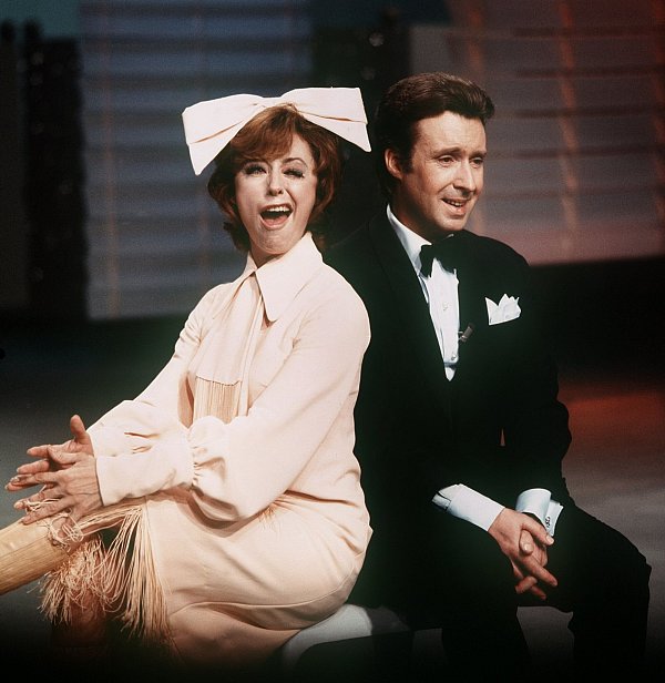 Valente galt mit Peter Alexander in den 60er Jahren als Traumpaar des deutschen Schlagers (Archivbild) - © picture alliance / dpa
