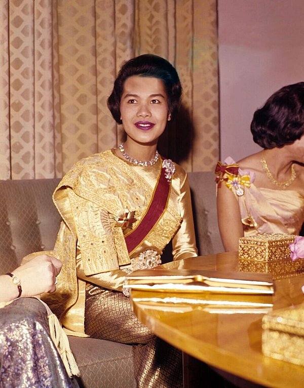 Sirikit galt als wahre Stilikone. (Archivbild) - © Kurt Rohwedder/dpa