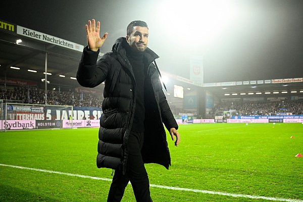 Noch halten die BVB-Verantwortlichen zu Trainer Nuri Sahin. - © Gregor Fischer/dpa
