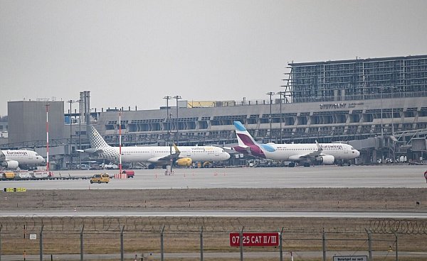 Am Flughafen Stuttgart ist es zu einem Brand gekommen. (Archivfoto) - © Bernd Weißbrod/dpa