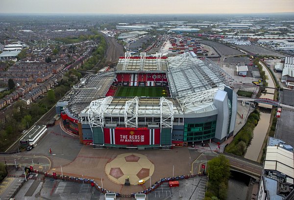 Im Stadion von Manchester United gibt es Pflegeprodukte für Männer mit Blasenschwäche. - © Peter Byrne/PA Wire/dpa