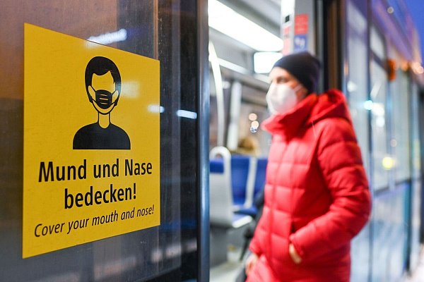 Covid ist immer noch keine normale Erkältung, wie Fachleute betonen. (Archivbild) - © Tobias Hase/dpa